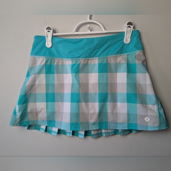 lululemon athletica Dresses & Skirts - LULULEMON Skirt With Biker Short Inside Size 4 Blue Ans White Super Cute !
